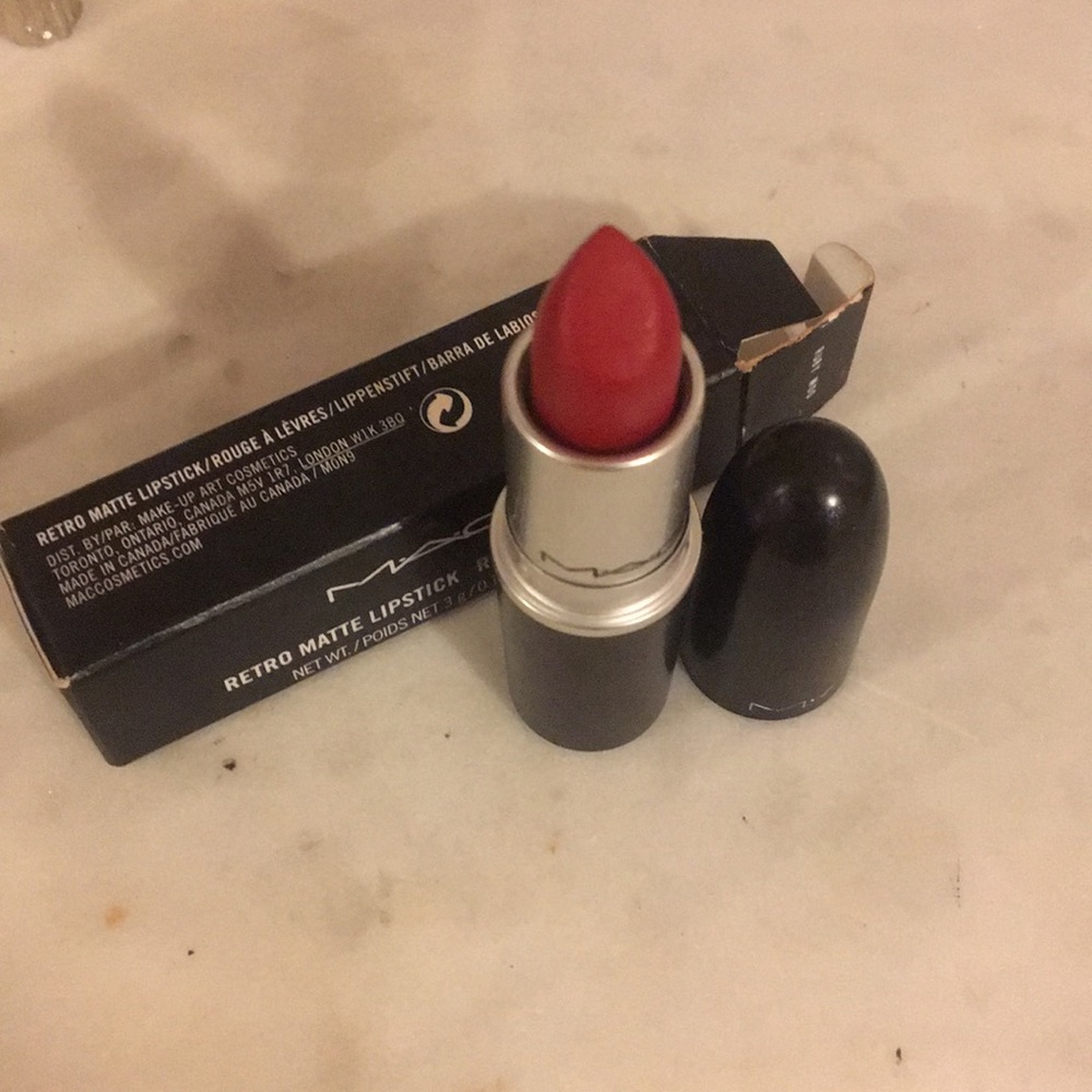 Brand new Mac lipstick in ruby woo